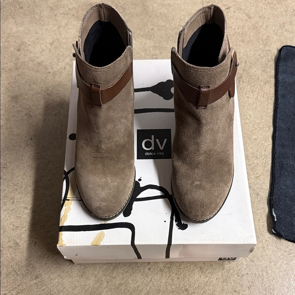Brand new Dolce Vita Men's Brown Suede Ankle Boots